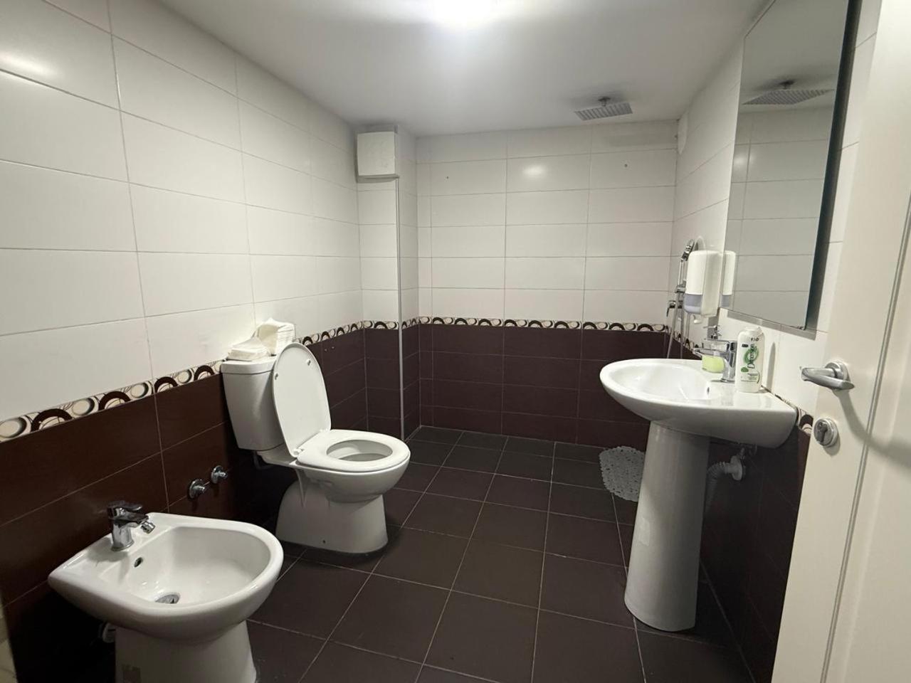 Hotelvila 22 Tirana Bagian luar foto